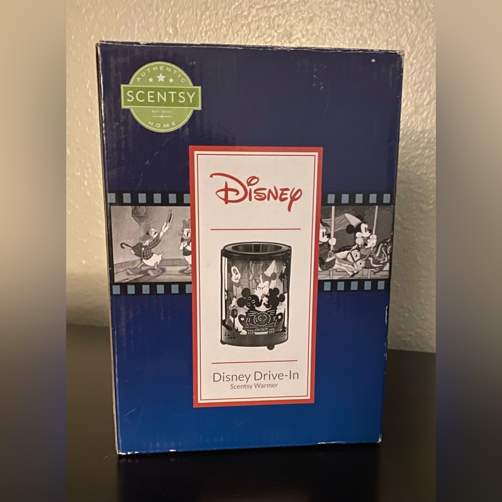 RARE Disney Drive-In Scentsy Warmer | Mickey Minnie Donald Daisy HTF Collectible - Picture 2 of 8